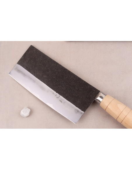 Faca de chef chinesa artesanal japonesa de 17 cm, modelo Hatsukokoro Sentan Kurouchi Migaki, em madeira de ácer