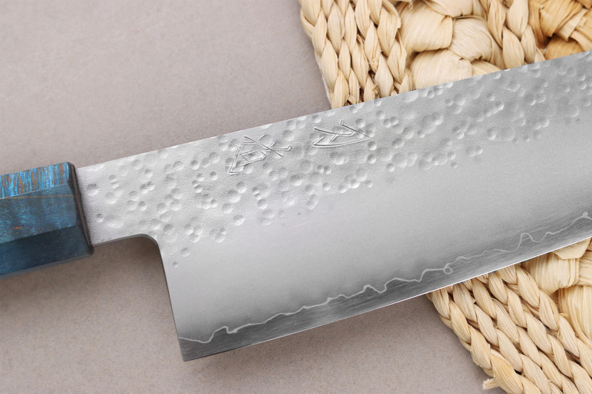 Handgemaakt Japans Bunka -mes van 17 cm, Hado Shiosai VG10, met blauw heft