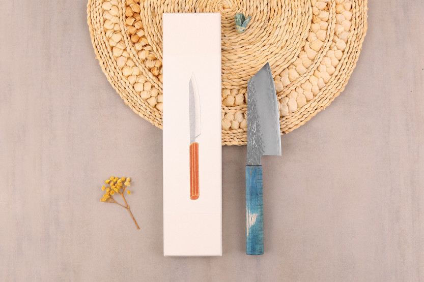 Faca japonesa artesanalKo-Bunka de 13 cm, da marca Hado Shiosai, em aço VG10, com cabo azul