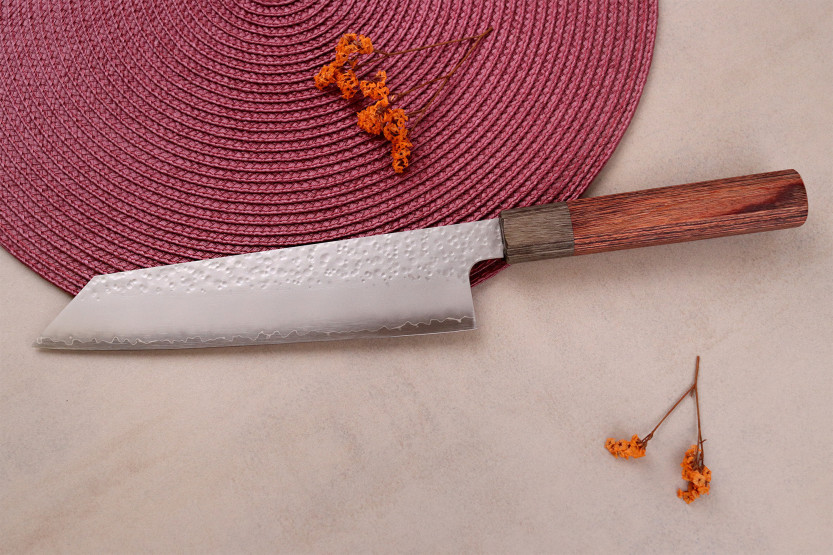 Faca japonesa artesanal Kiritsuke de 20 cm, marca Hado Shiosai, em aço VG10, com cabo em madeira de pakka