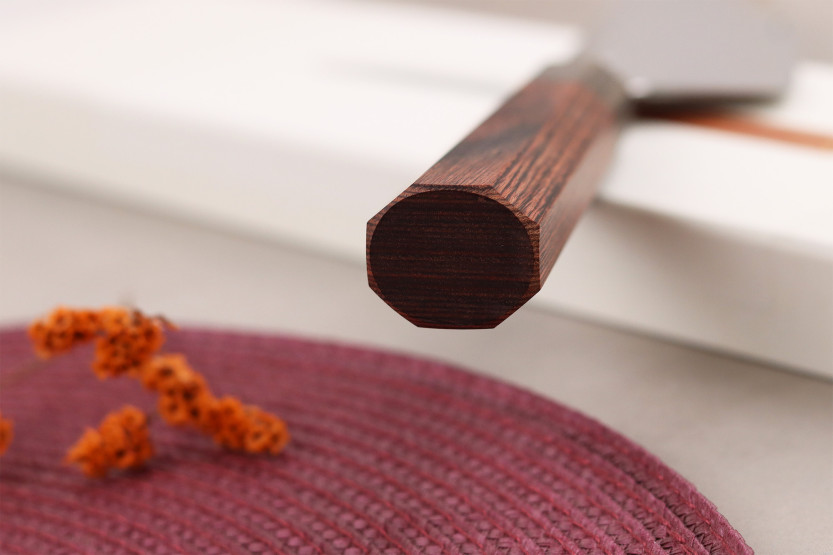 Håndlavet japansk Bunka -kniv, 17 cm, fra Hado Shiosai, VG10, med pakka-træskaft