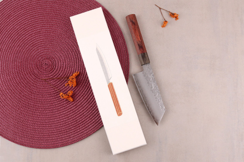 Handgjord japanskko-bunka -kniv, 13 cm, Hado Shiosai VG10, med handtag i pakka-trä