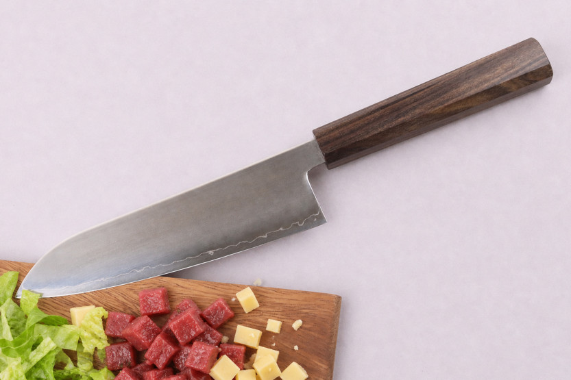Coltello santoku giapponese artigianale Wusaki Hikari SLD da 17 cm con manico in bubinga