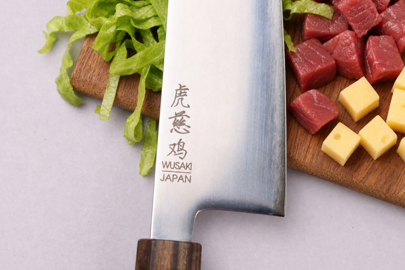Handgjord japansk santokukniv, 17 cm, Wusaki Hikari SLD, med bubinga-handtag