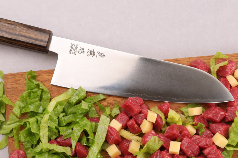Coltello santoku giapponese artigianale Wusaki Hikari SLD da 17 cm con manico in bubinga
