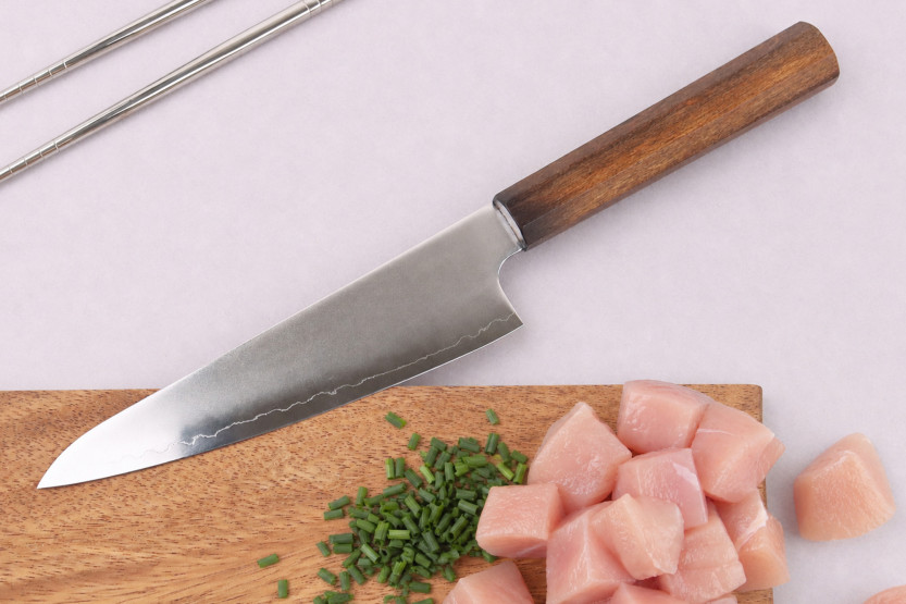 Handgefertigtes japanisches Santoku-Messer „Ko“ von Wusaki Hikari SLD, 15 cm, mit Bubinga-Griff