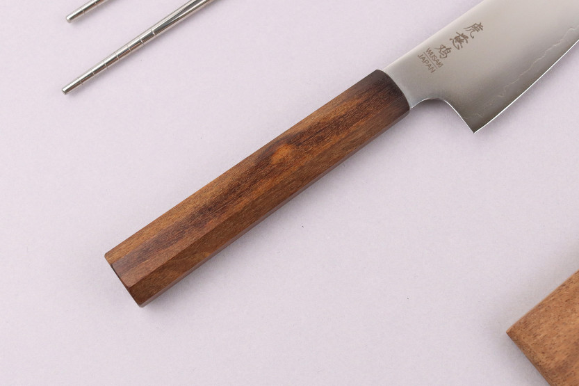 Handgjord japansk ko-santokukniv, 15 cm, Wusaki Hikari SLD, med bubinga-handtag