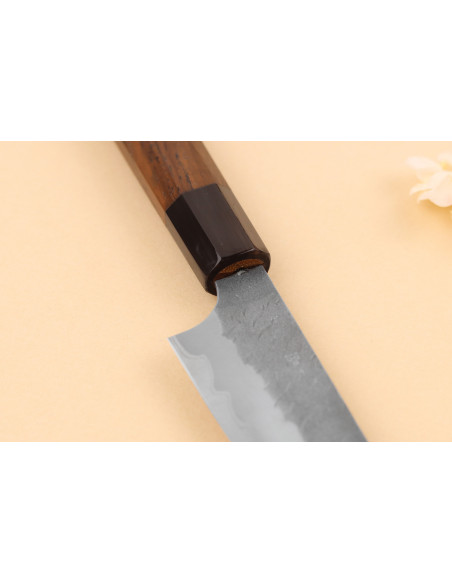 Japansk håndlaget universalkniv på 15 cm fra Nigara Hamono Tsuchime AS med håndtak i valnøtt