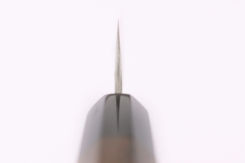 Faca universal japonesa artesanal de 15 cm da marca Nigara Hamono Tsuchime AS, com cabo em nogueira
