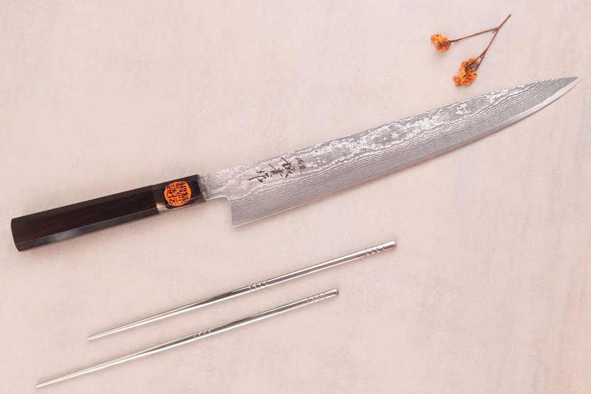 Håndlavet japansk sujihiki -kniv, 27 cm, af Shigeki Tanaka, SG2 Kurozome Damask-stål i ibenholt
