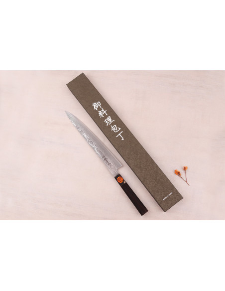 Coltello sujihiki giapponese artigianale da 27 cm di Shigeki Tanaka, in acciaio SG2, finitura Kurozome, damasco e ebano