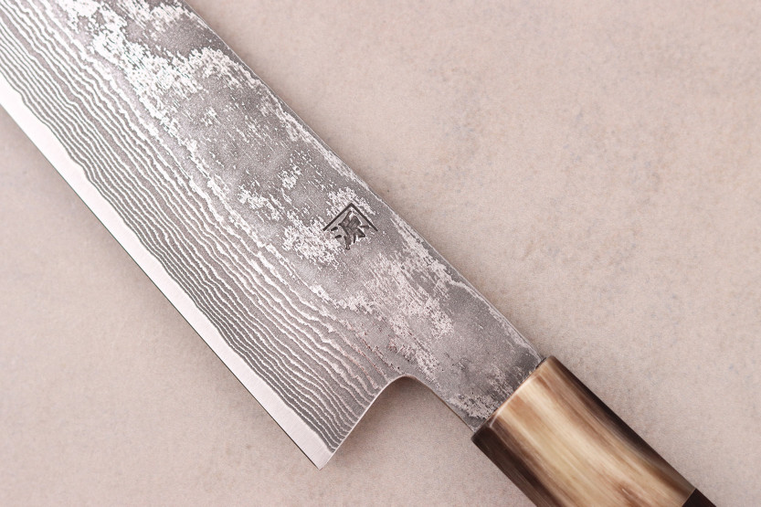 Faca sujihiki japonesa artesanal de 27 cm, de Shigeki Tanaka, em aço SG2 Kurozome Damasco de ébano