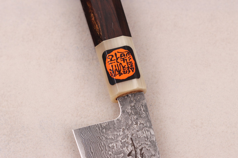 Handgjord japansk gyuto -kniv, 18 cm, av Tanaka Shigeki, SG2, Kurozome, damaskstål i ebenholts
