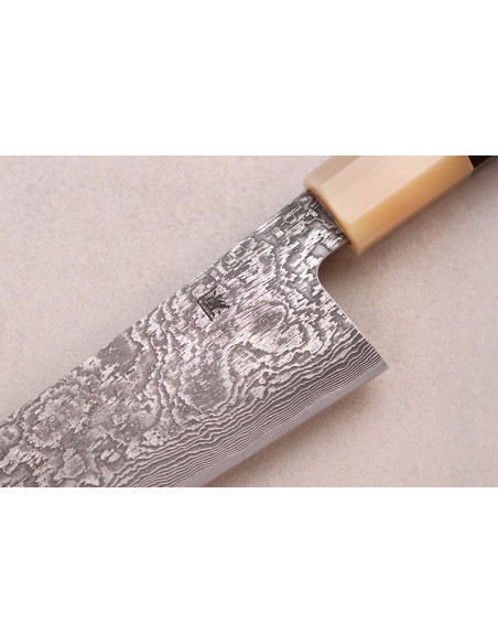 Faca gyuto japonesa artesanal de 18 cm, de Tanaka Shigeki, em aço SG2, com acabamento Kurozome Damas e lâmina em ébano