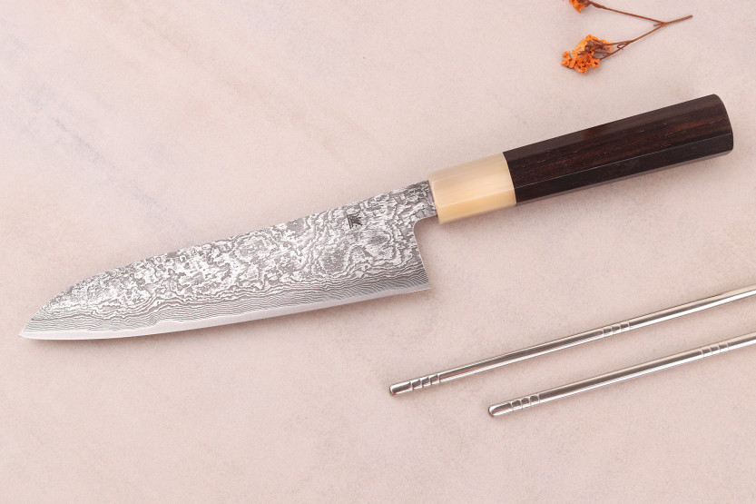 Håndlavet japansk gyuto-kniv, 18 cm, af Tanaka Shigeki, SG2, Kurozome, Damas-stål i ibenholtfarve