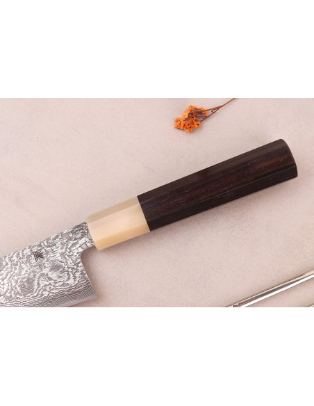 Tanaka Shigekin käsintehty japanilainen 18 cm:n gyuto -veitsi, SG2 Kurozome, eebenpuunvärinen damaskus
