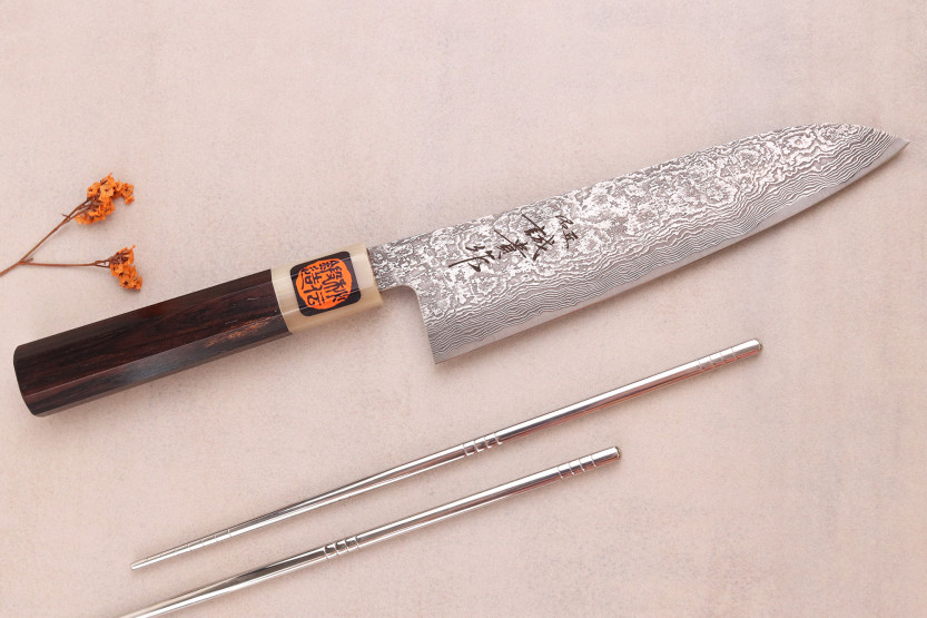 Håndlavet japansk gyuto-kniv, 18 cm, af Tanaka Shigeki, SG2, Kurozome, Damas-stål i ibenholtfarve