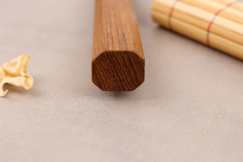 Käsintehty japanilainen 20 cm:n kiritsuke -kokkiveitsi, Nigara Hamono, Migaki Tsuchime, SG2, tiikki