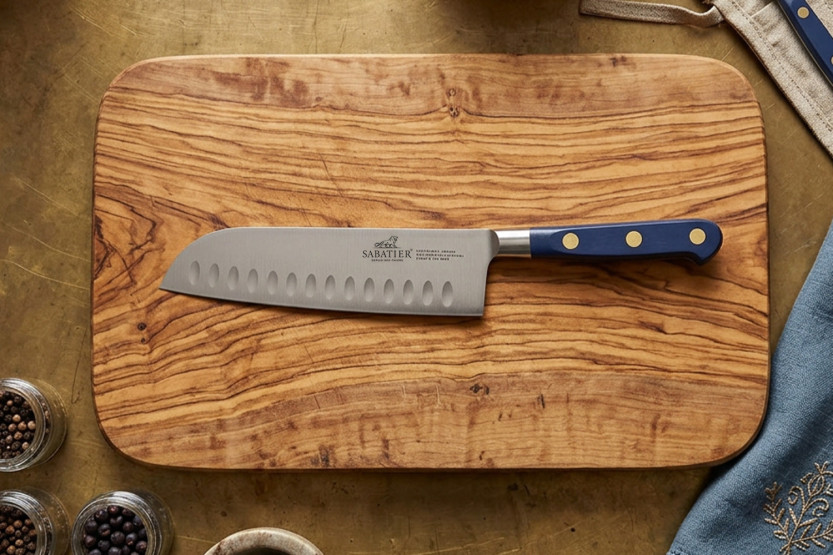 Sabatier Idéal Santokukniv, Abysse-blå, 100 % smidd, bladlängd 18 cm