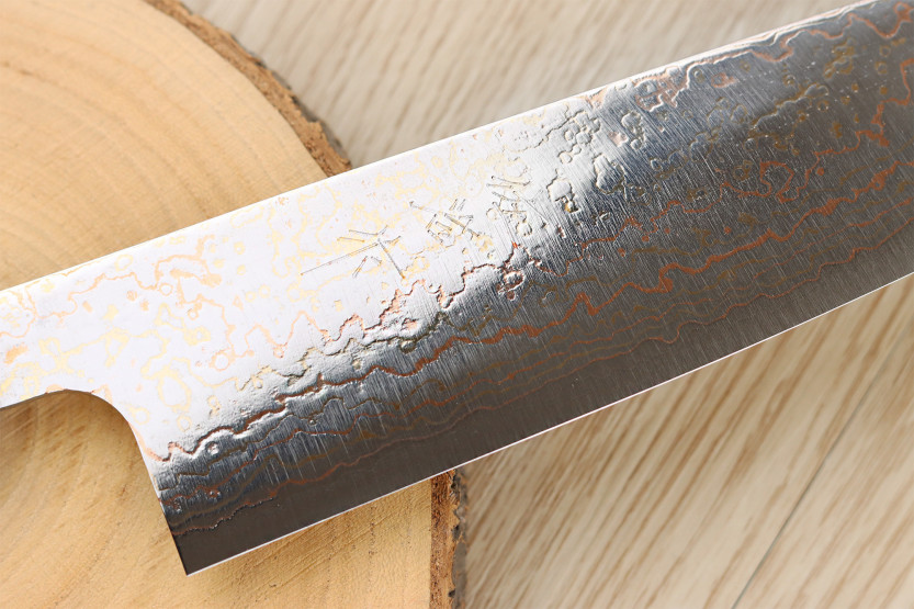Faca de chef japonesa artesanal Takeshi Saji VG10 Rainbow, de 21 cm