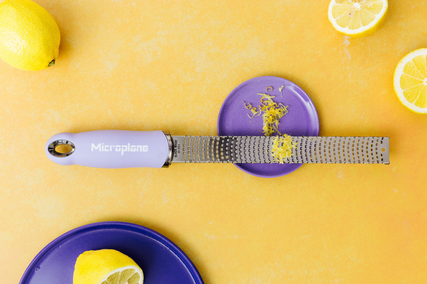 Rallador y pelador Microplane Premium Pop of Colour Flor de lavanda - 20,3 cm
