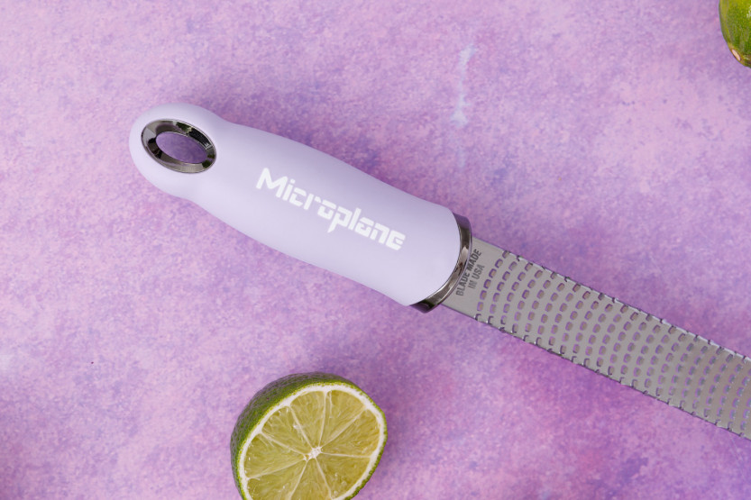 Rallador y pelador Microplane Premium Pop of Colour Flor de lavanda - 20,3 cm