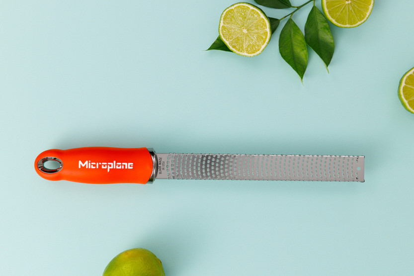 Microplane Premium Pop of Colour-rivjern og sitronskalleriver – 20,3 cm, blodrød oransje