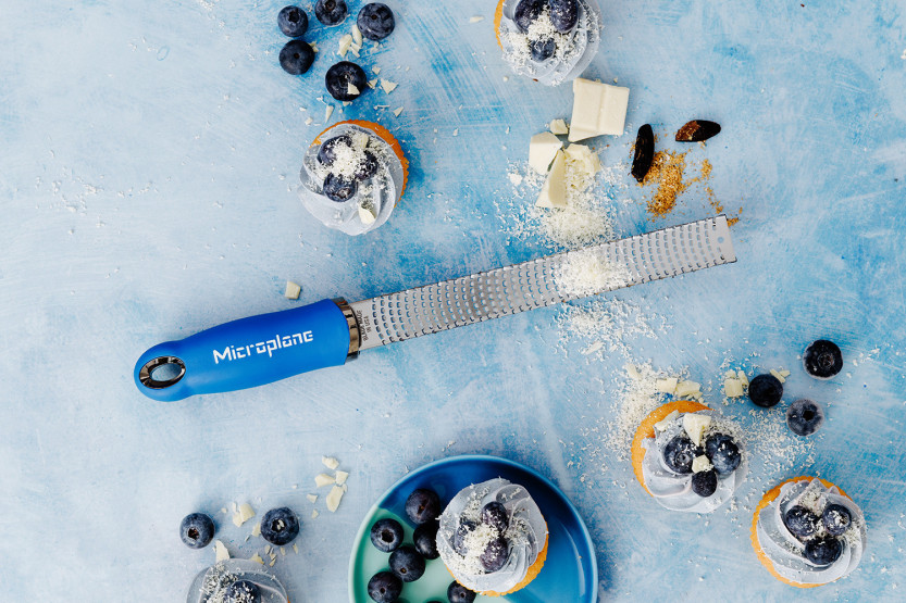 Microplane Premium Pop of Colour rivjärn och skalare, blåblå – 20,3 cm