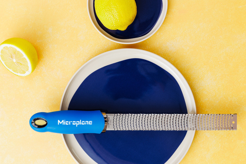 Microplane Premium Pop of Colour -raastin ja kuorija, mustikkansininen – 20,3 cm