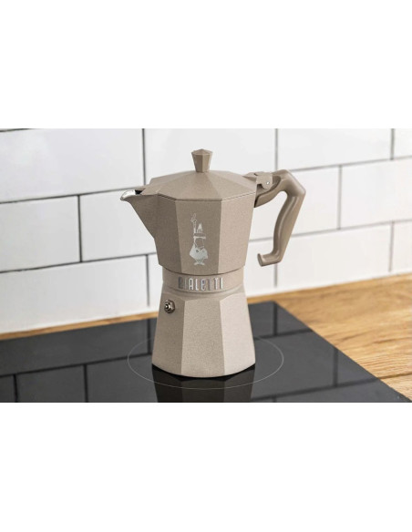 Italiaanse koffiezetter Bialetti Moka Exclusive Octagonal, inductiemodel, zandbeige