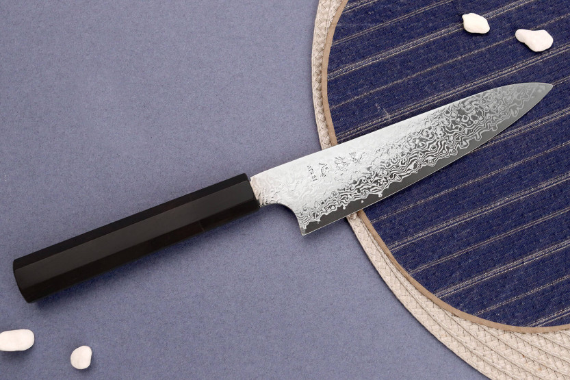 Faca universal japonesa artesanal Hatsukokoro Ginga Damasco, de 15 cm, com cabo em ébano