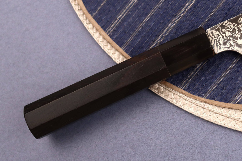 Faca universal japonesa artesanal Hatsukokoro Ginga Damasco, de 15 cm, com cabo em ébano