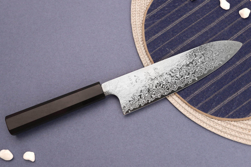 Hatsukokoro Ginga Damas -käsintehty japanilainen 18 cm:n santoku-veitsi, eebenpuukahva