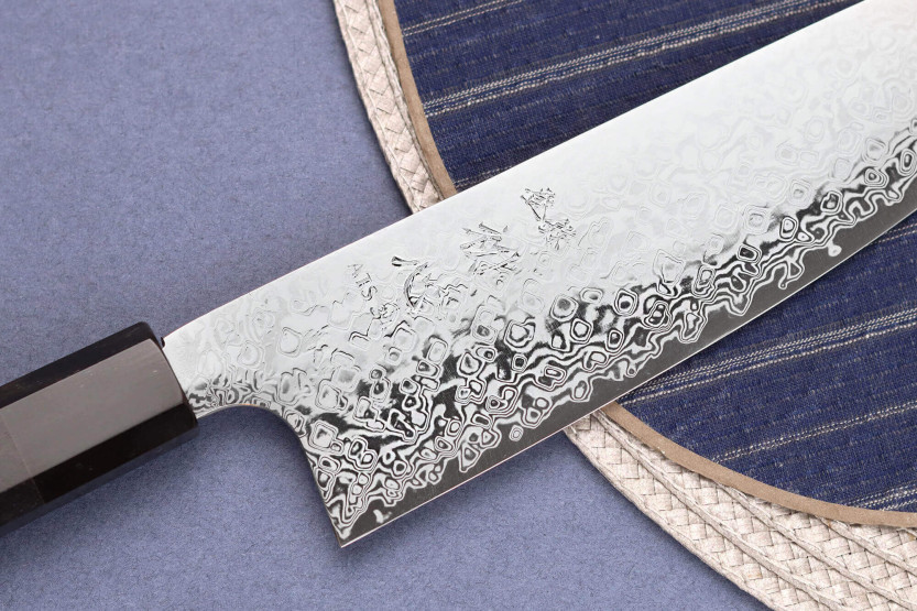Hatsukokoro Ginga Damas -käsintehty japanilainen 18 cm:n santoku-veitsi, eebenpuukahva