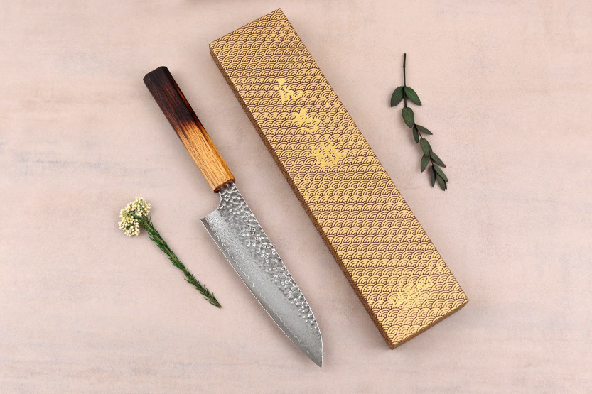 Håndlavet japansk santoku-kniv, 17 cm, Wusaki Yaketa, VG10 -damask, brændt eg