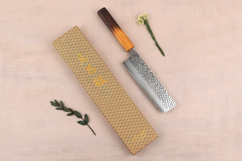 Håndlaget japansk nakiri-kniv, 17 cm, Wusaki Yaketa VG10 damaskus, brent eik