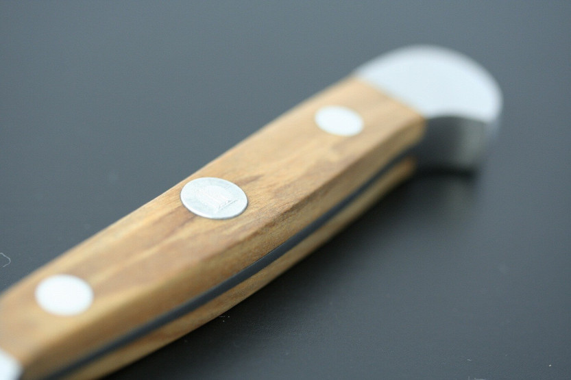 Cuchillo de queso Gude Alpha Olive acero inoxidable forjado 15cm -GUDE cuchillo