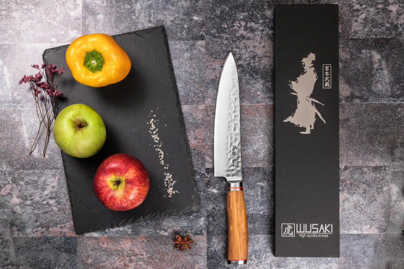 Faca de chef Wusaki Damascus 10Cr 20cm cabo em madeira de oliveira