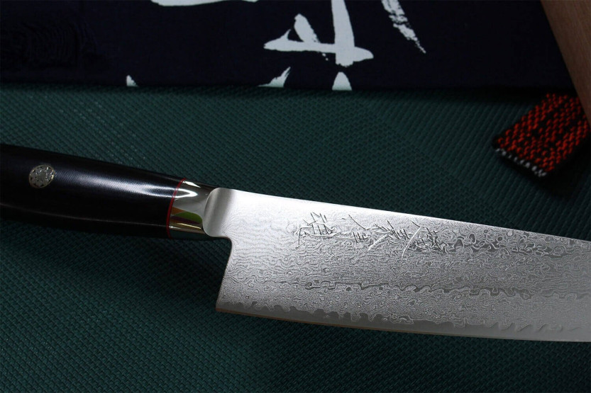 Yaxell SuperGou Ypsilon Cuchillo de chef japonés 20cm Damasco 193 capas