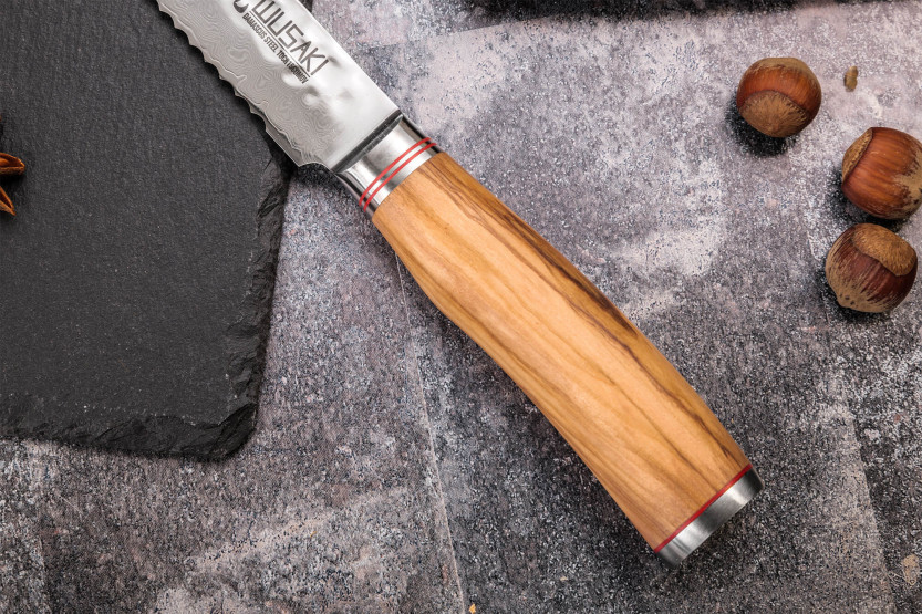 Wusaki Damaskus brödkniv 10Cr 20cm olivträhandtag