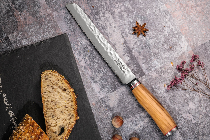 Wusaki Damascus leipäveitsi 10Cr 20cm oliivipuun kahva