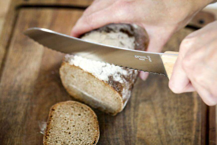 Opinel Parallèle Broodmes n°116 gekarteld lemmet 21cm beukenhouten handvat