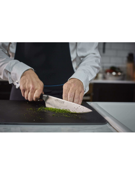 Arcos Manhattan smidd kockkniv 15cm extremt skärande egg