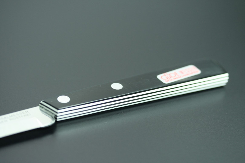 GÜDE Faca de mesa utilitária 10cm micro-serrilhada cabo preto/branco
