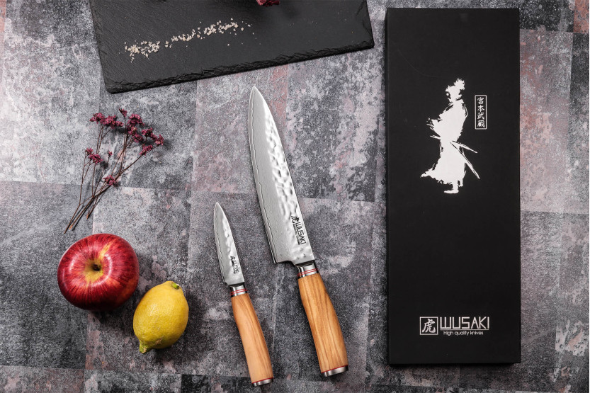 Conjunto de 2 facas Wusaki Damascus 10Cr com cabo em madeira de oliveira Chef + Escritório