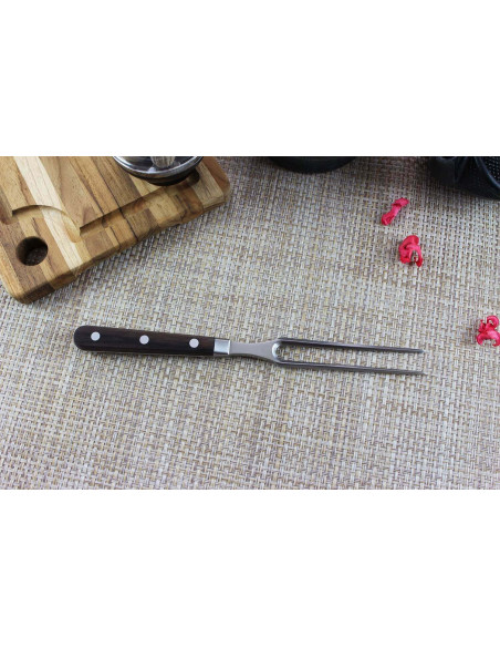 Forchettone da carne Victorinox Grand Maître Rosewood forgiata con manico in palissandro da 15 cm