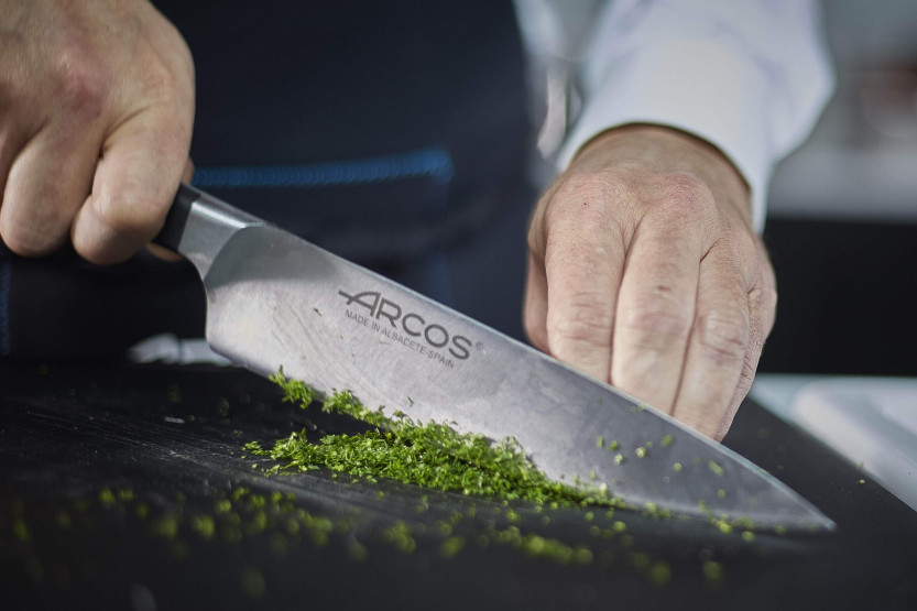Couteau de chef forgé Arcos Manhattan 21cm tranchant extrême
