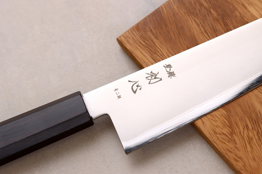 Håndlaget japansk santokukniv, 17 cm, Hatsukokoro Kaijin BS2, ibenholt