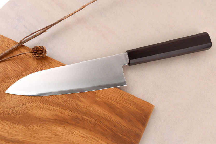 Håndlaget japansk santokukniv, 17 cm, Hatsukokoro Kaijin BS2, ibenholt