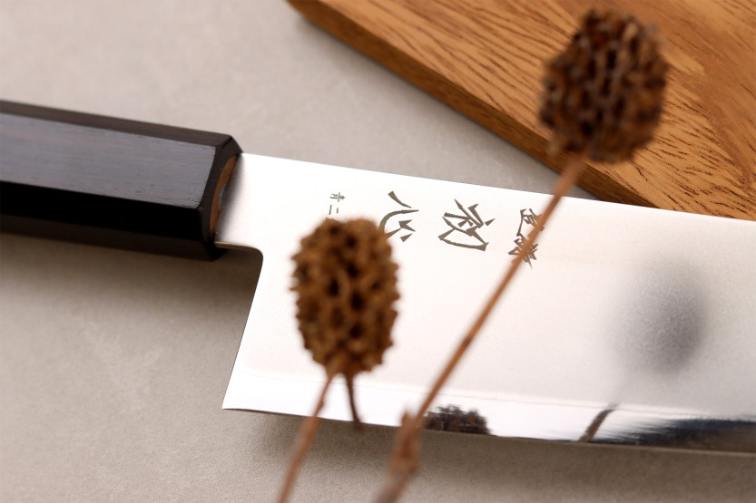 Håndlaget japansk santoku-kniv, 17 cm, Hatsukokoro Kaijin BS2, ibenholt